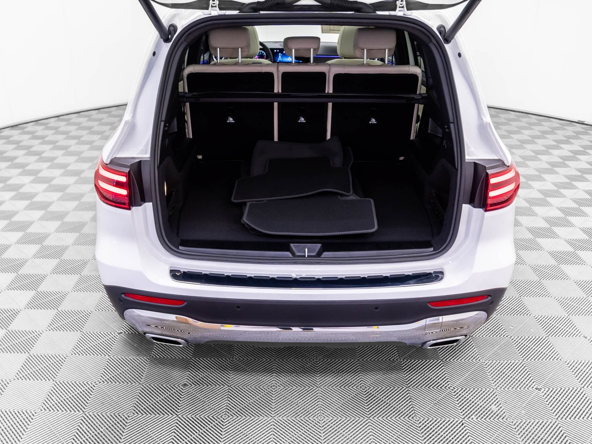New 2026 Mercedes-Benz GLB 250 4MATIC image 35