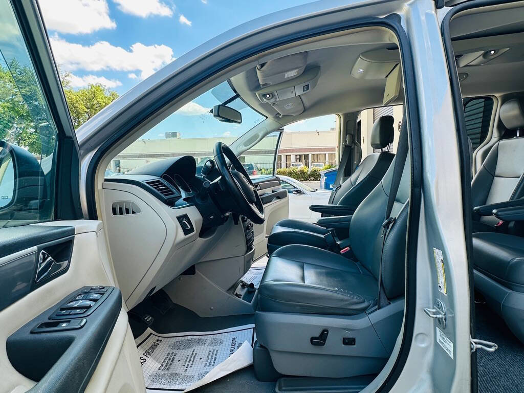 Used 2012 Volkswagen Routan SE image 11