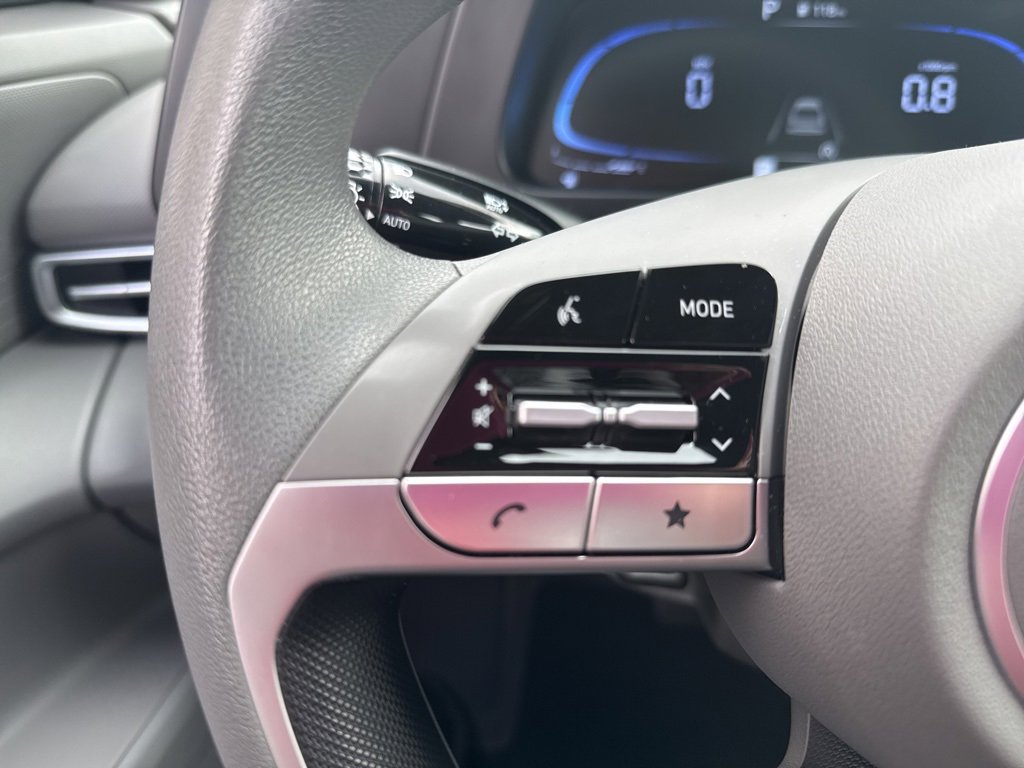 Used 2025 Hyundai Elantra SE w/ Cargo Package image 15