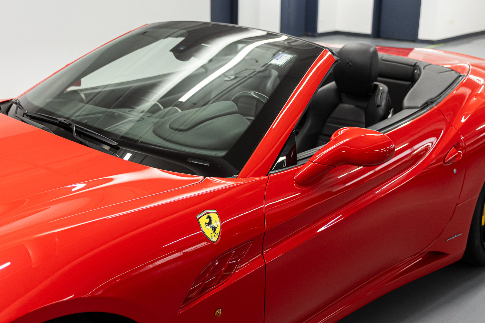 Used 2011 Ferrari California RWD image 6
