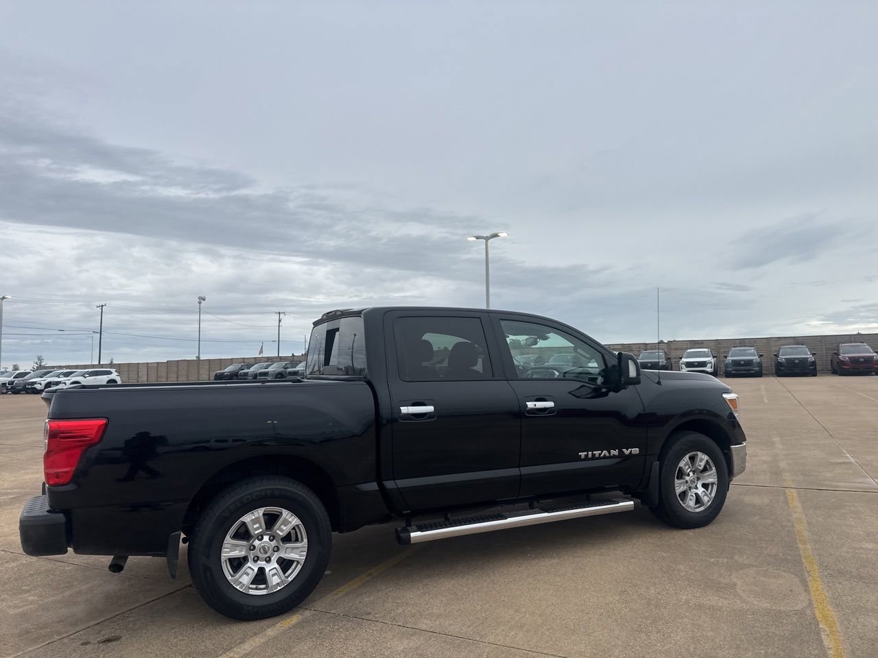 Used 2018 Nissan Titan SV w/ SV Convenience Package RWD image 24