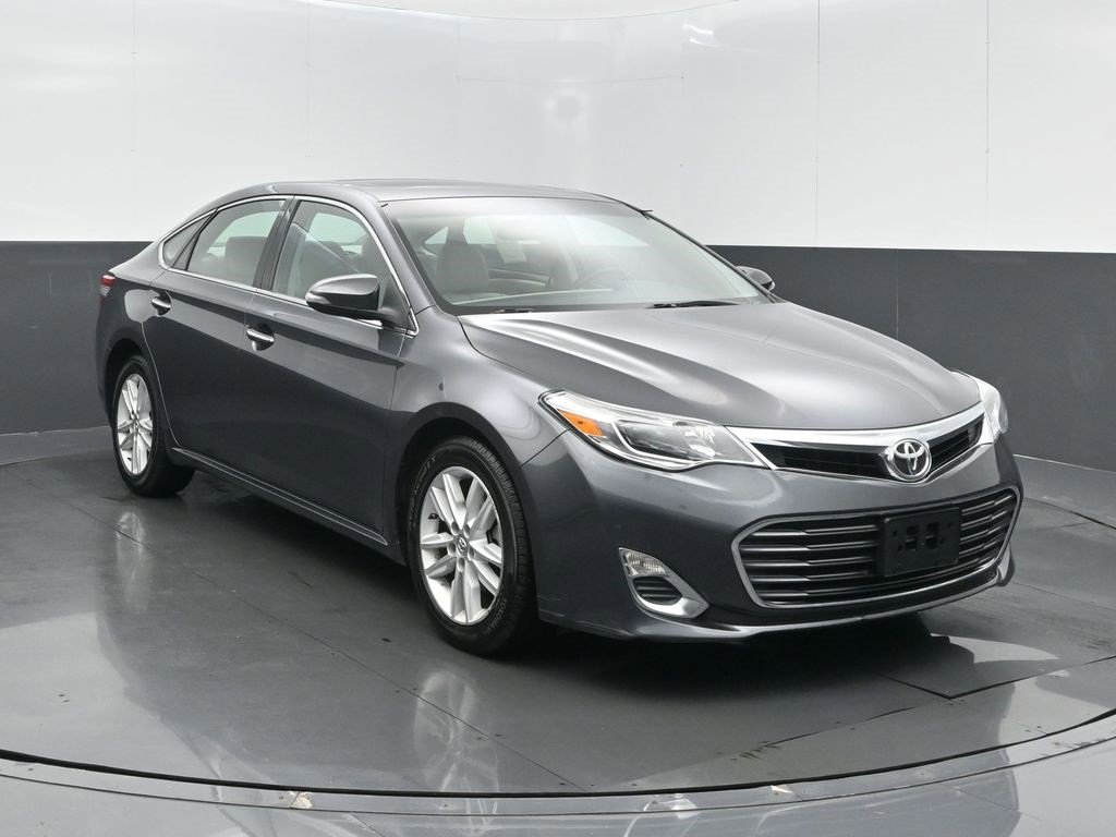 Used 2013 Toyota Avalon XLE Premium image 2