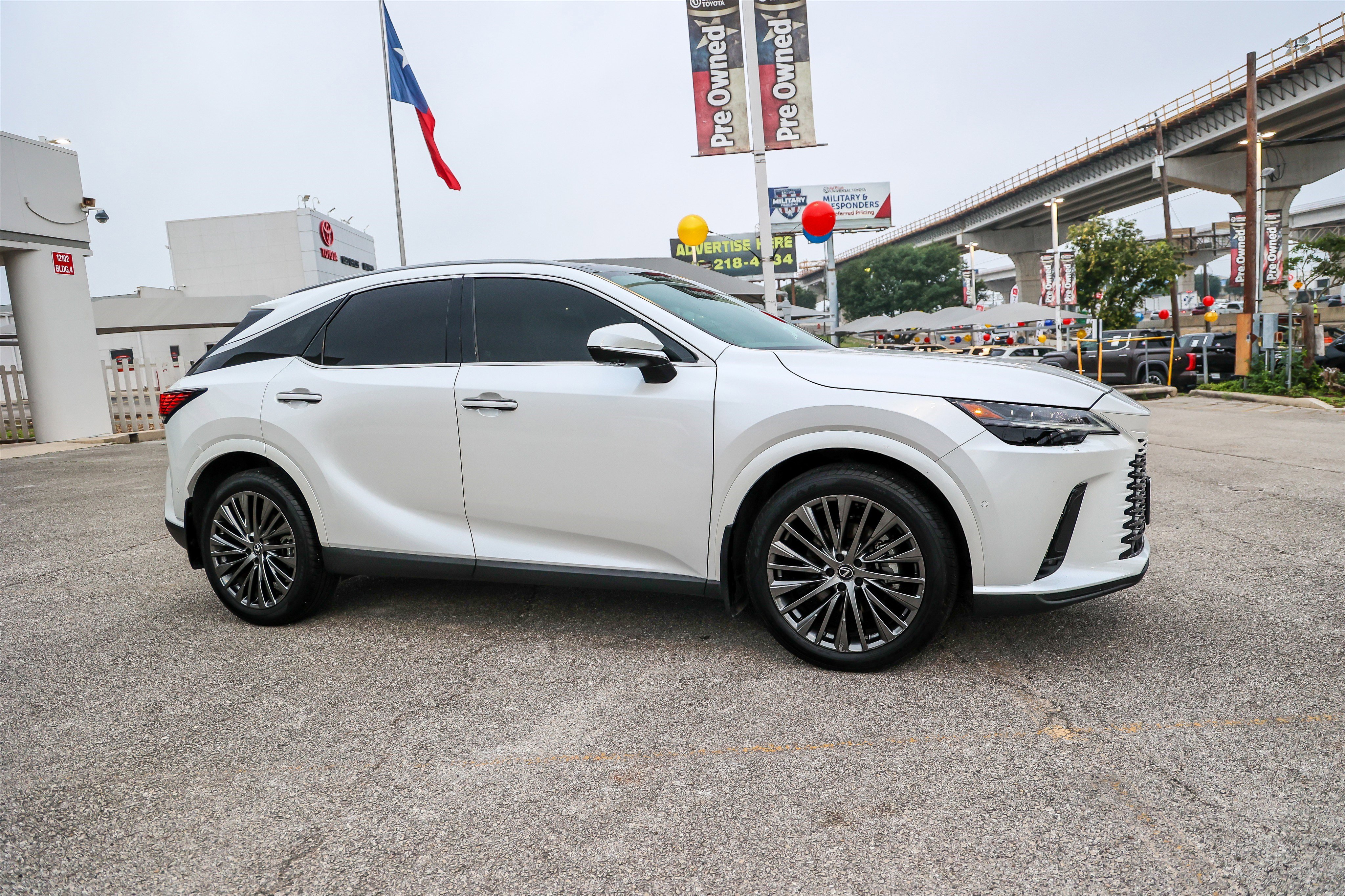 Used 2024 Lexus RX 350 w/ Convenience Package FWD image 6