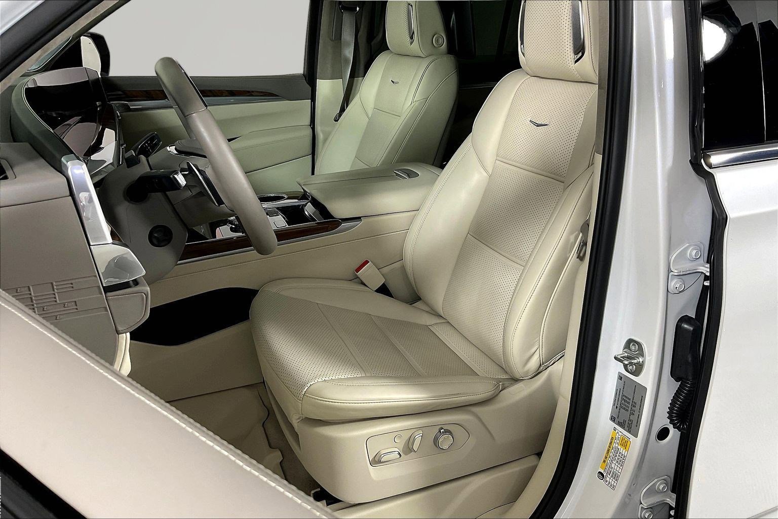 Used 2025 Cadillac Escalade Premium Luxury Platinum AWD/4WD image 21