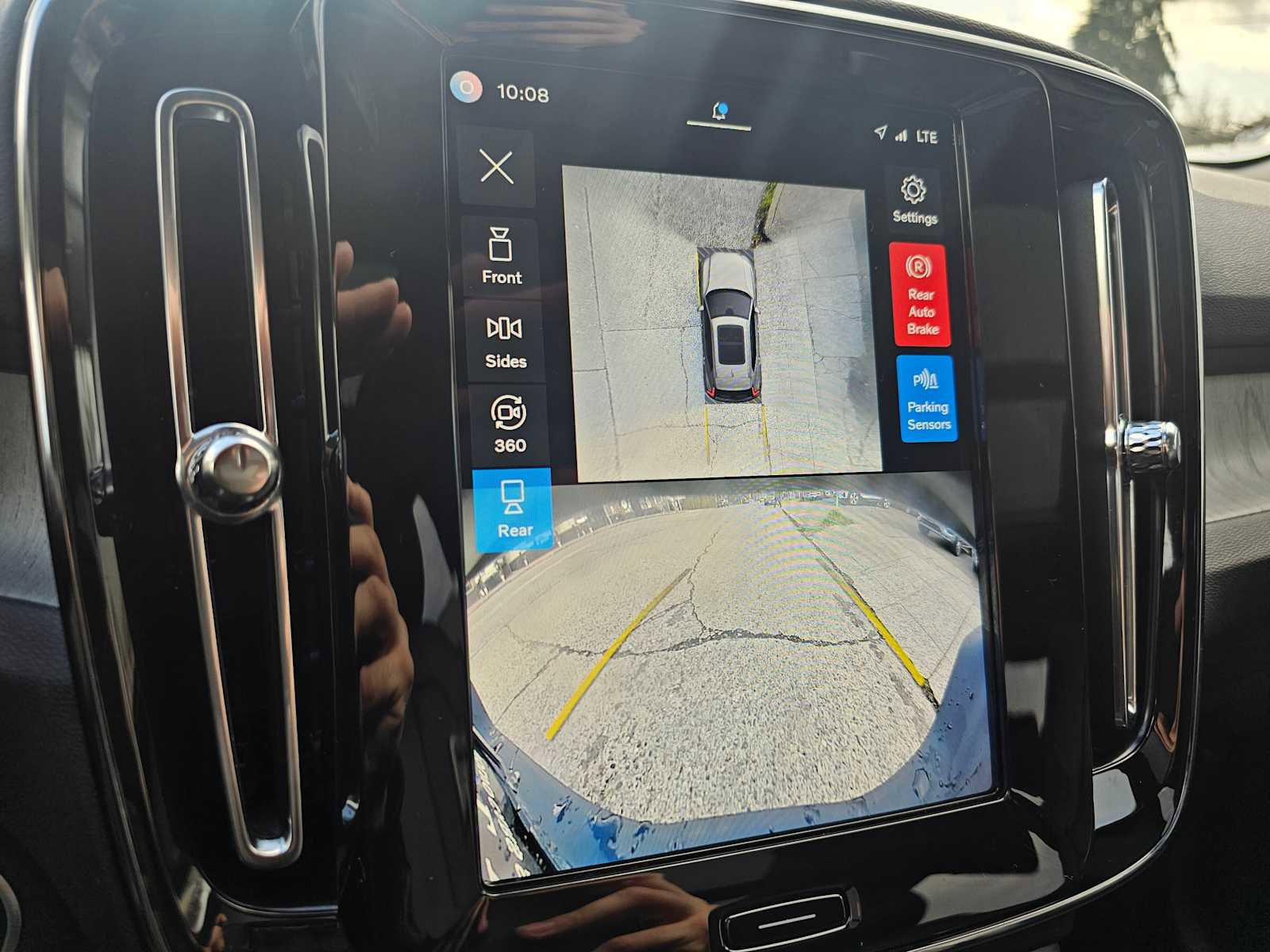 Used 2025 Volvo XC40 B5 Plus w/ Protection Package Premier image 33