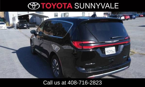 Used 2024 Chrysler Pacifica Limited FWD image 2