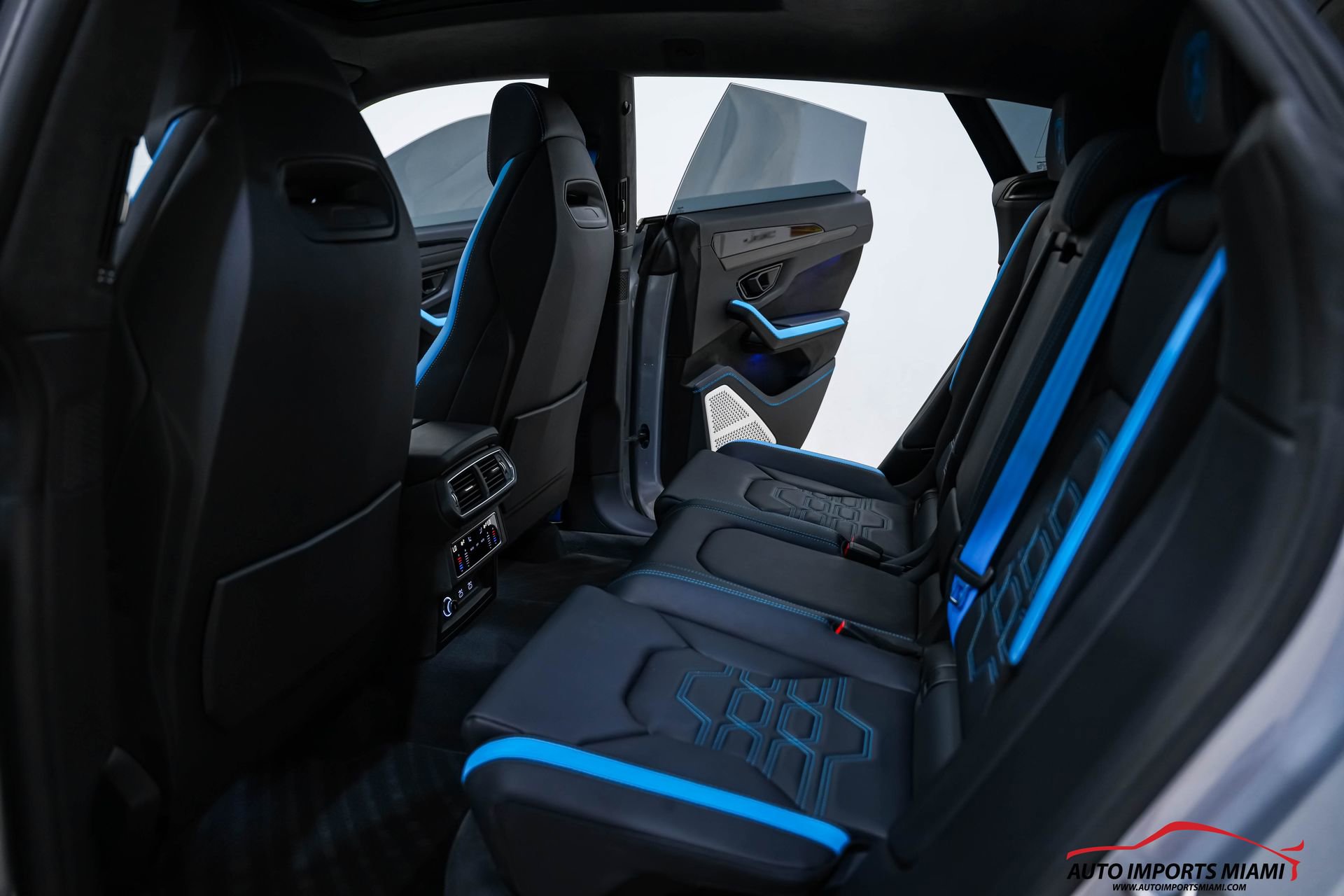 Used 2025 Lamborghini Urus SE image 62