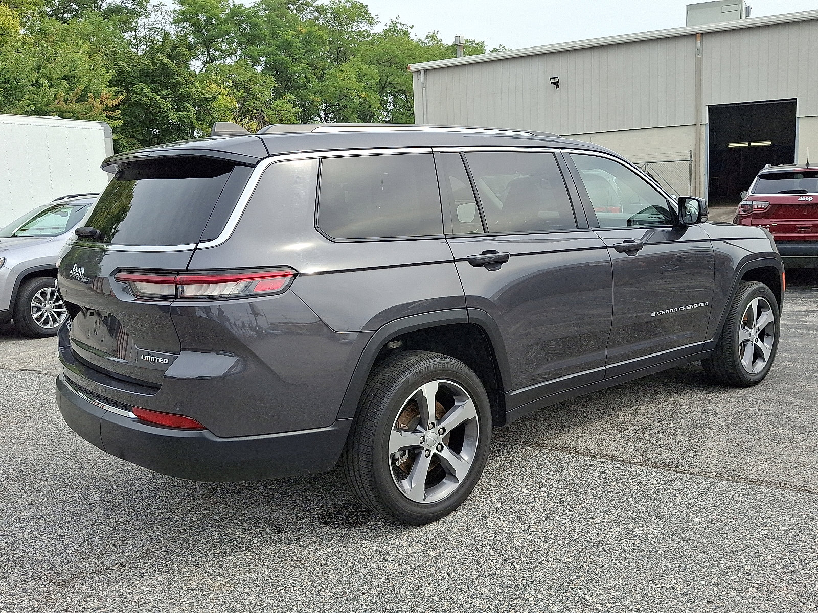 Used 2023 Jeep Grand Cherokee L Limited w/ Trailer Tow Group (B) image 8