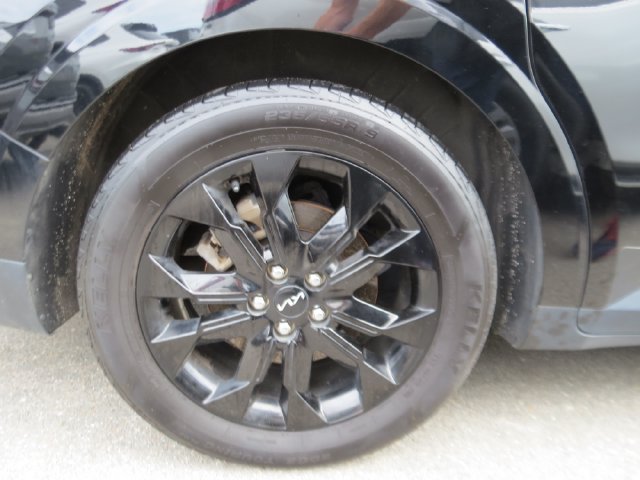 Used 2023 Kia Carnival SX Prestige FWD image 9