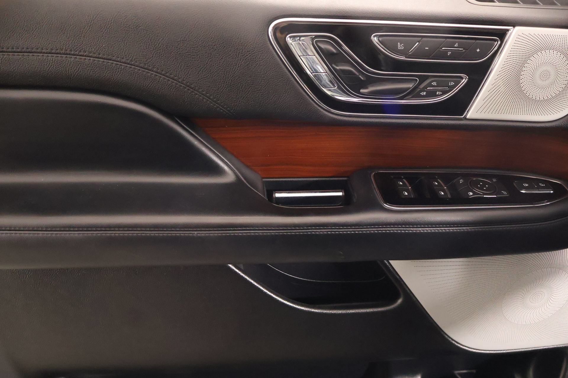 Used 2021 Lincoln Navigator Reserve AWD/4WD image 18