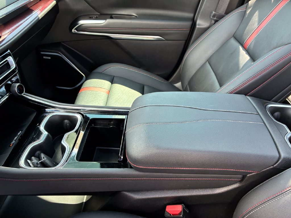 Used 2024 Chevrolet Traverse RS FWD image 18