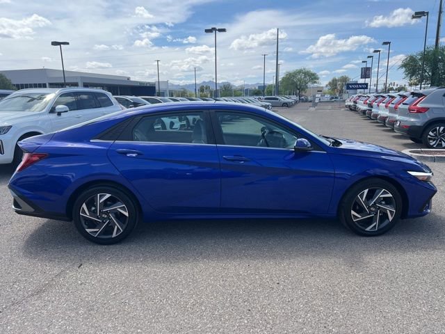 Used 2025 Hyundai Elantra Limited FWD image 2