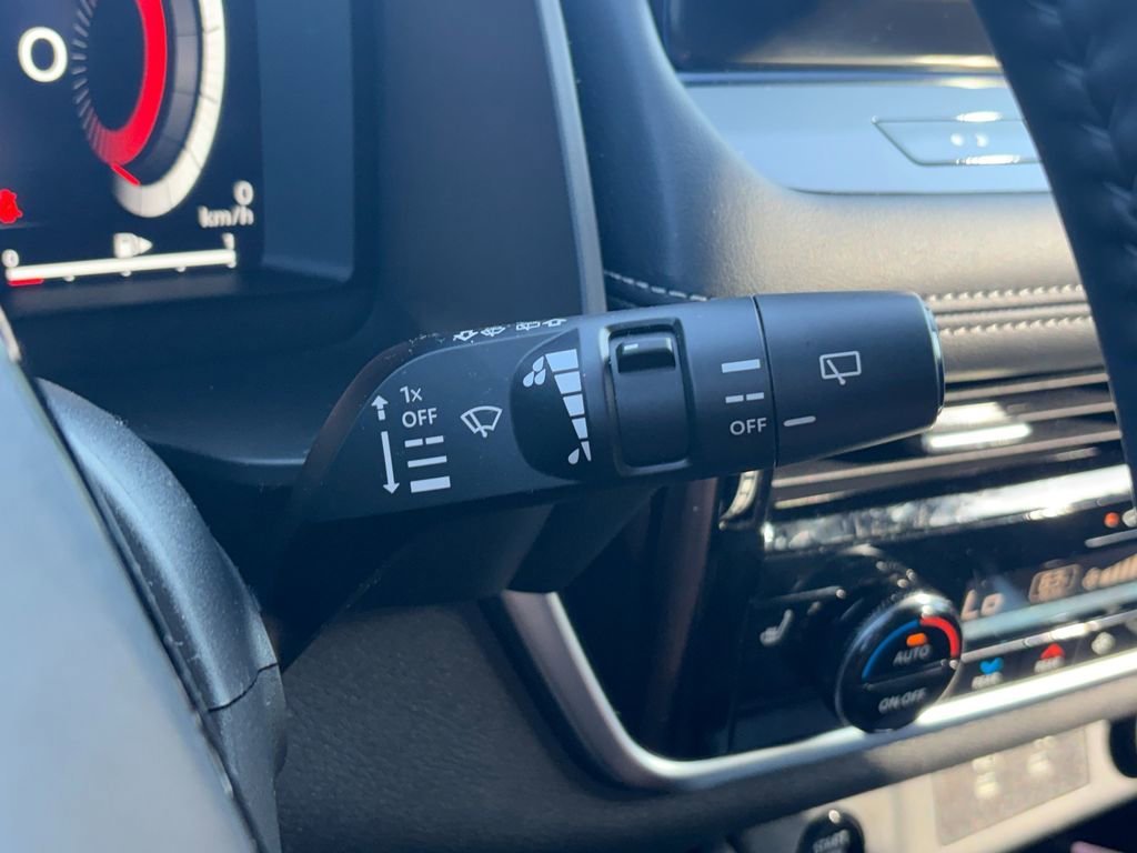 Used 2025 Nissan Rogue Platinum w/ Platinum Premium Package image 16