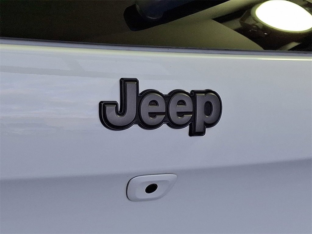 Used 2015 Jeep Cherokee Trailhawk w/ Cold Weather Group image 30