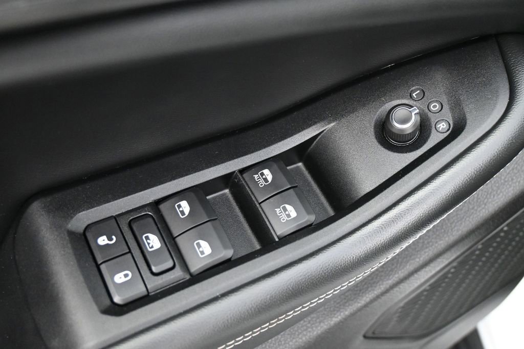 Used 2023 Jeep Grand Cherokee Altitude AWD/4WD image 4