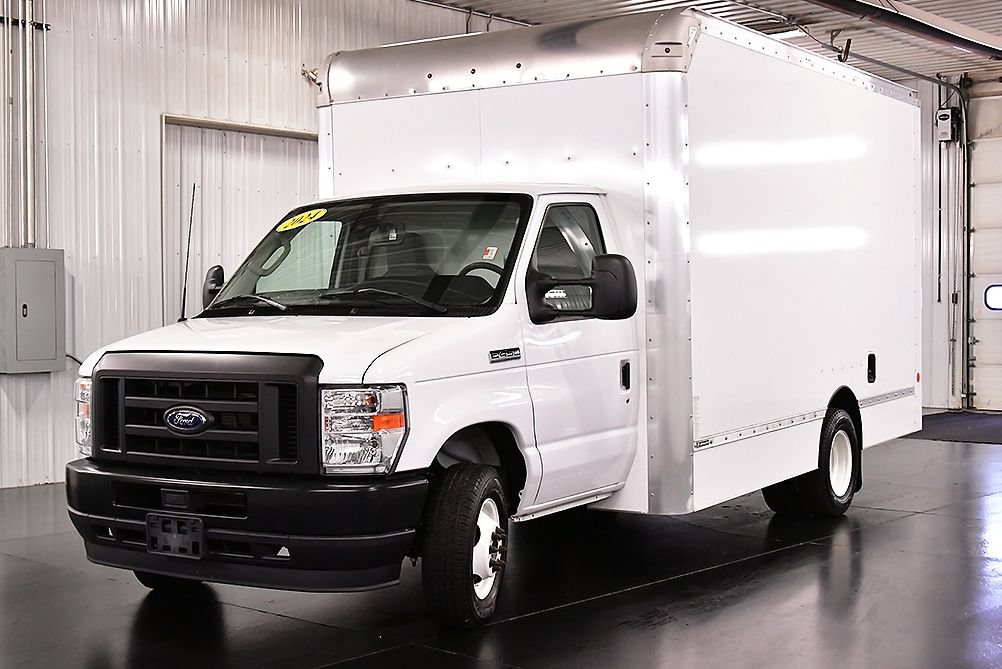 Used 2024 Ford E-450 and Econoline 450 Super Duty w/ Driver's Safety Package RWD image 3