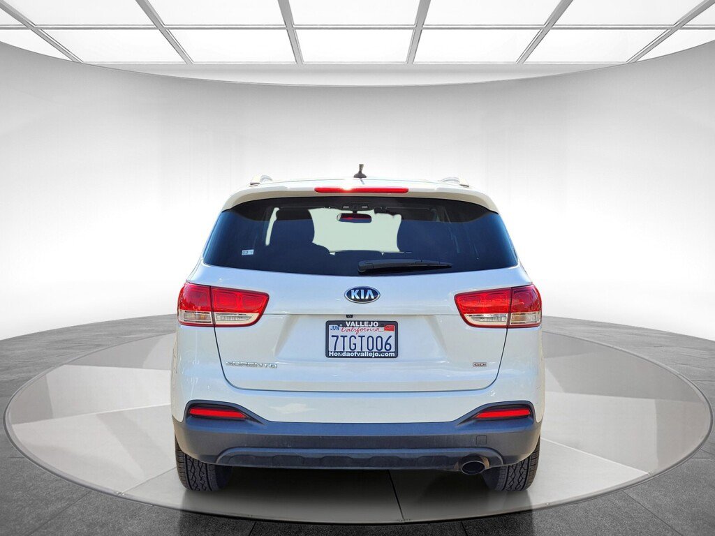 Used 2016 Kia Sorento LX image 4