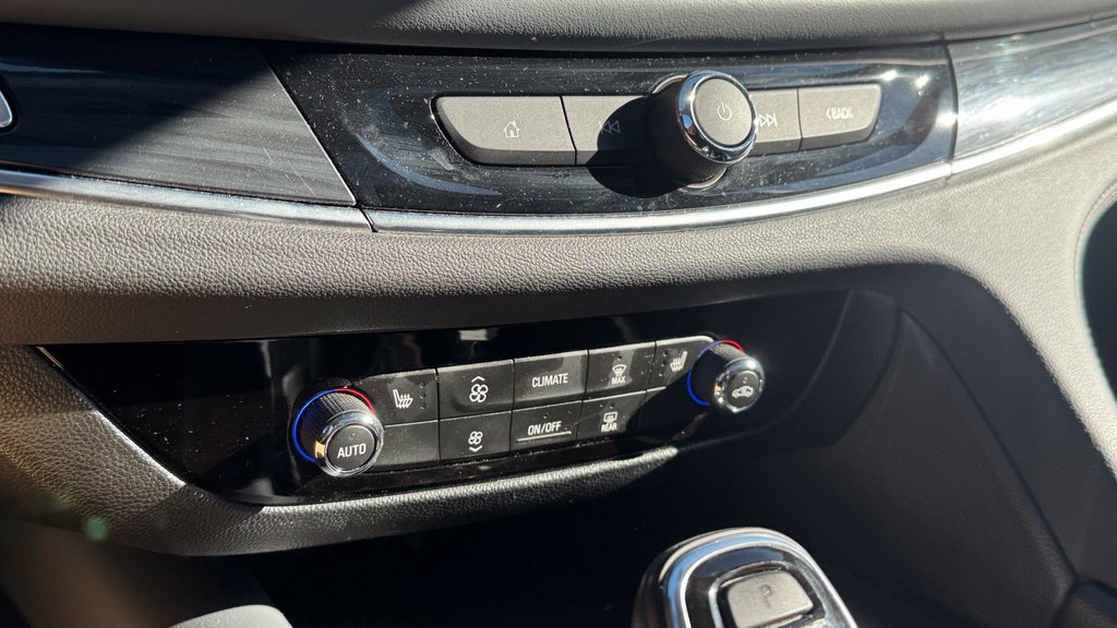 Used 2020 Buick Enclave Essence FWD image 27