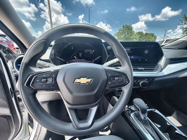 Used 2025 Chevrolet Trax LT FWD image 11