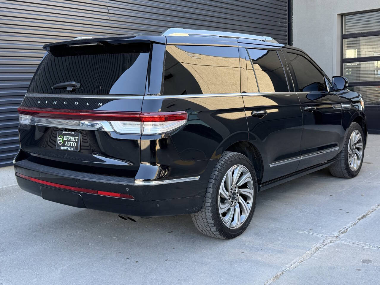 Used 2022 Lincoln Navigator Reserve AWD/4WD image 12