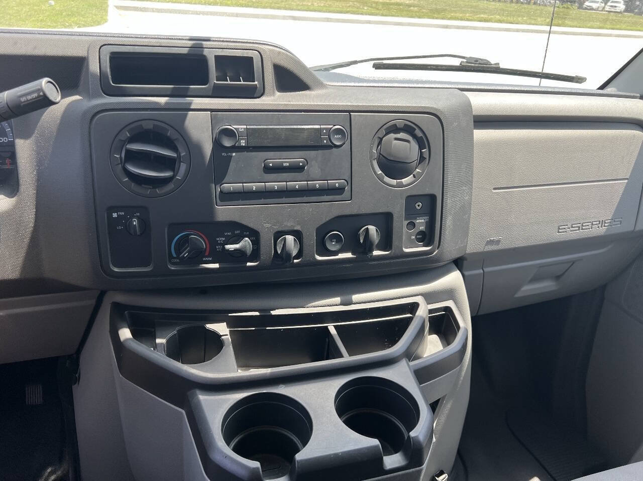 Used 2014 Ford E-250 and Econoline 250 w/ Power Group RWD image 12
