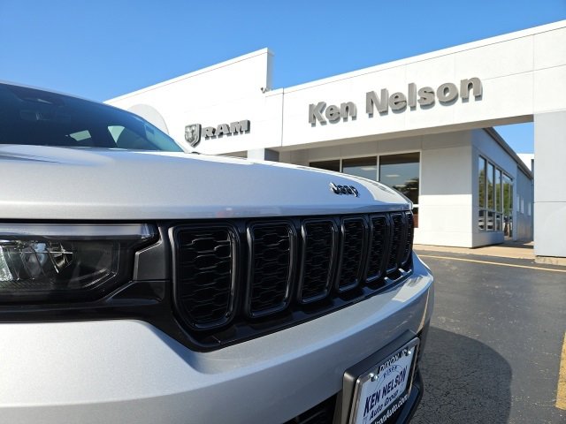 New 2025 Jeep Grand Cherokee Altitude image 4