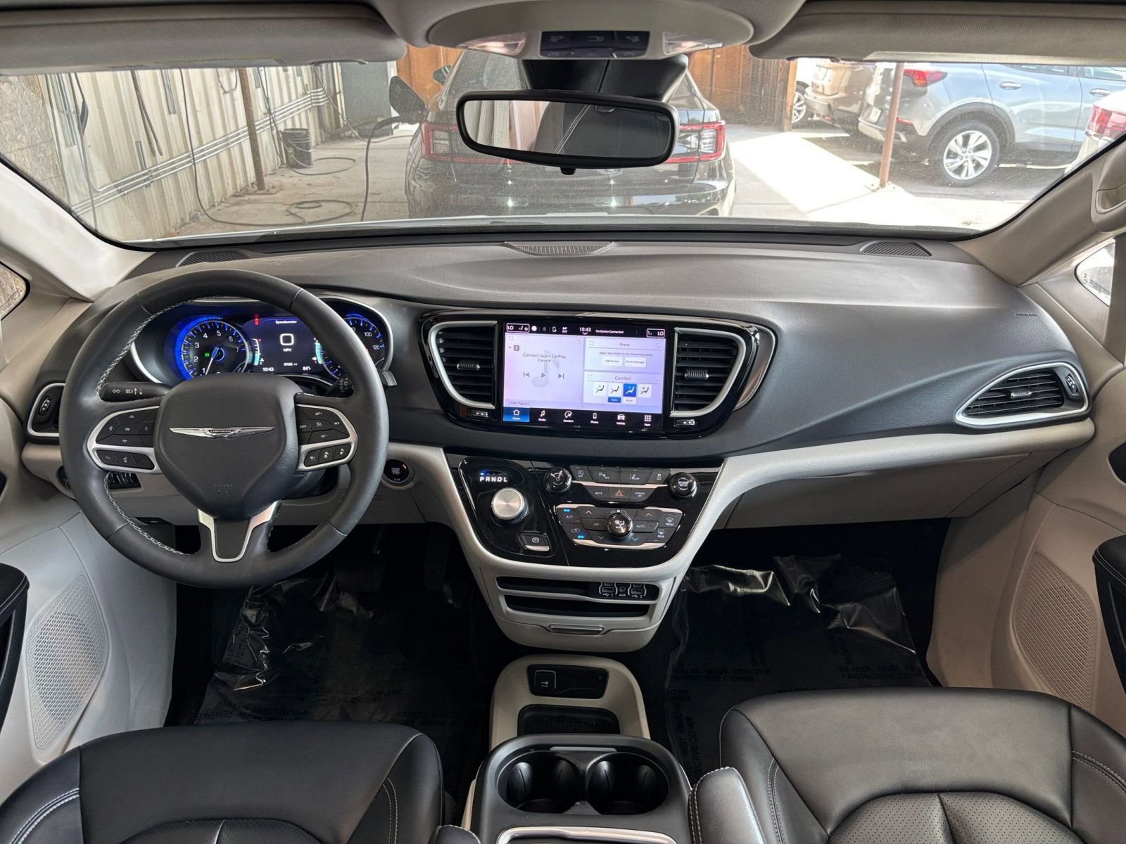 Used 2024 Chrysler Pacifica Touring-L image 36