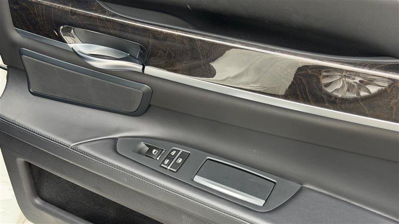 Used 2014 BMW 750Li RWD image 39