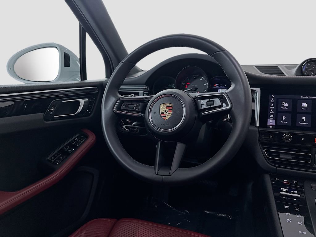 Used 2025 Porsche Macan image 25