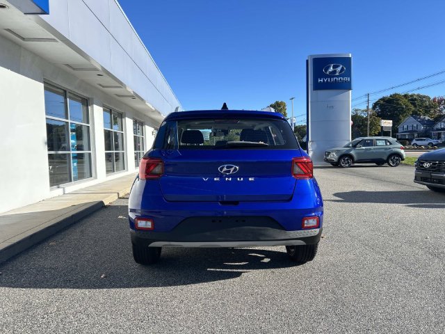 Used 2022 Hyundai Venue SEL FWD image 4