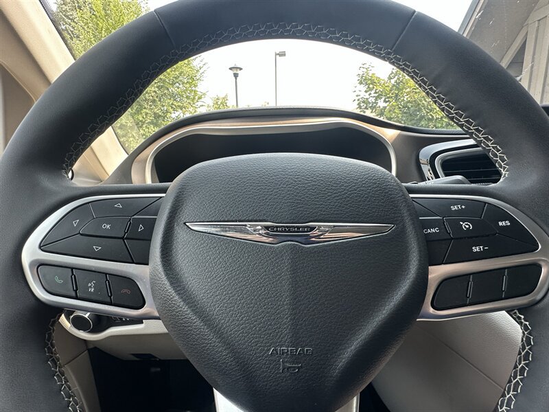 Used 2022 Chrysler Voyager LX FWD image 24