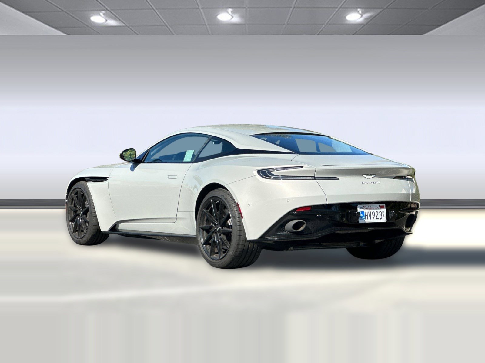 Used 2018 Aston Martin DB11 V12 image 3
