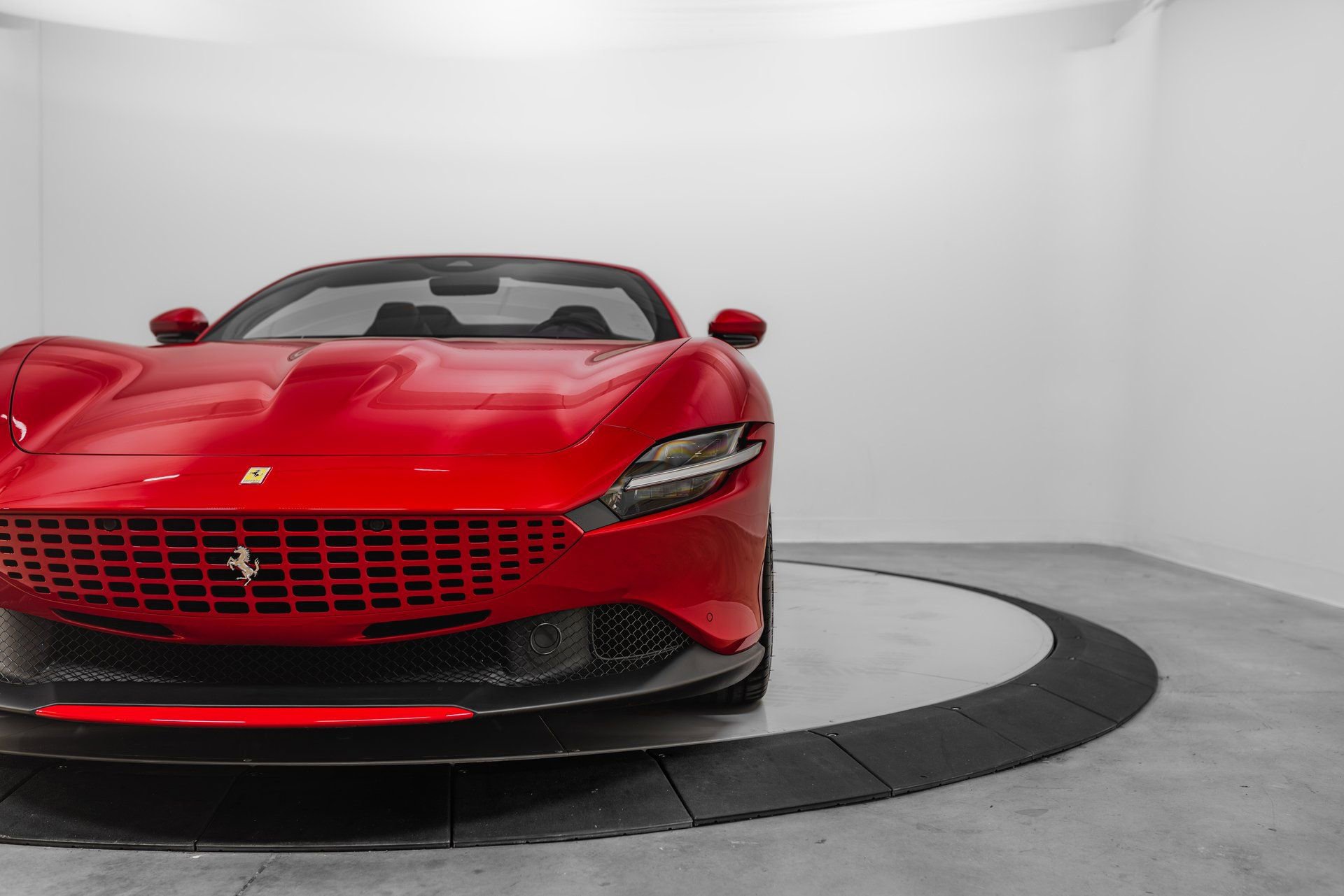 Certified 2025 Ferrari Roma Spider RWD image 49