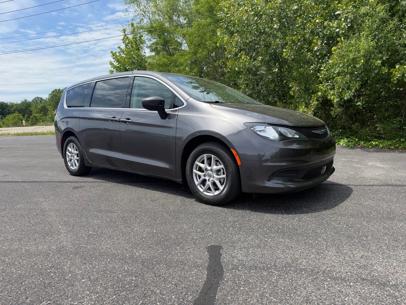 Used 2023 Chrysler Voyager LX FWD image 2