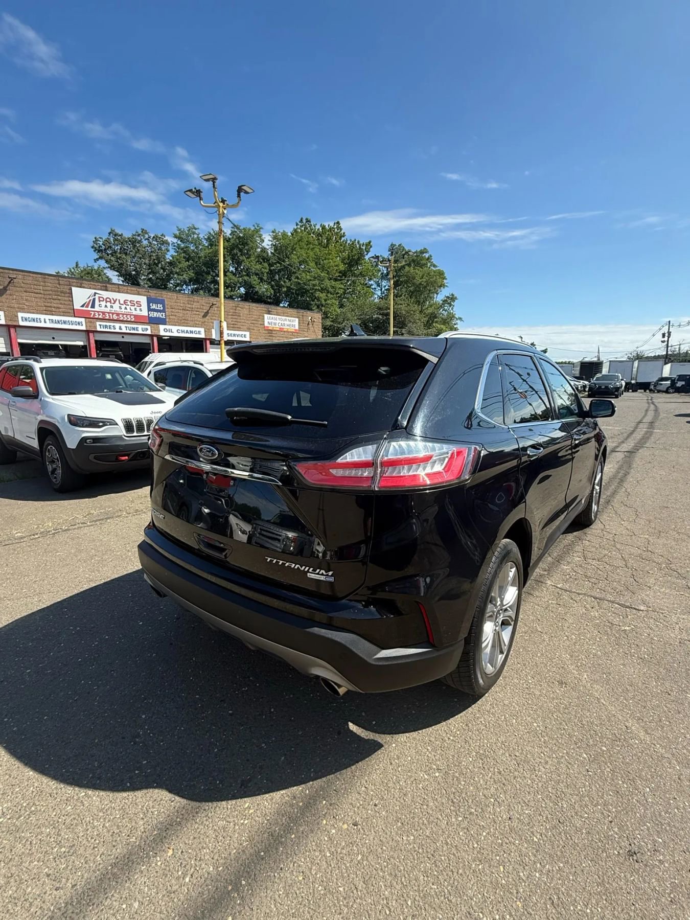 Used 2020 Ford Edge Titanium image 4