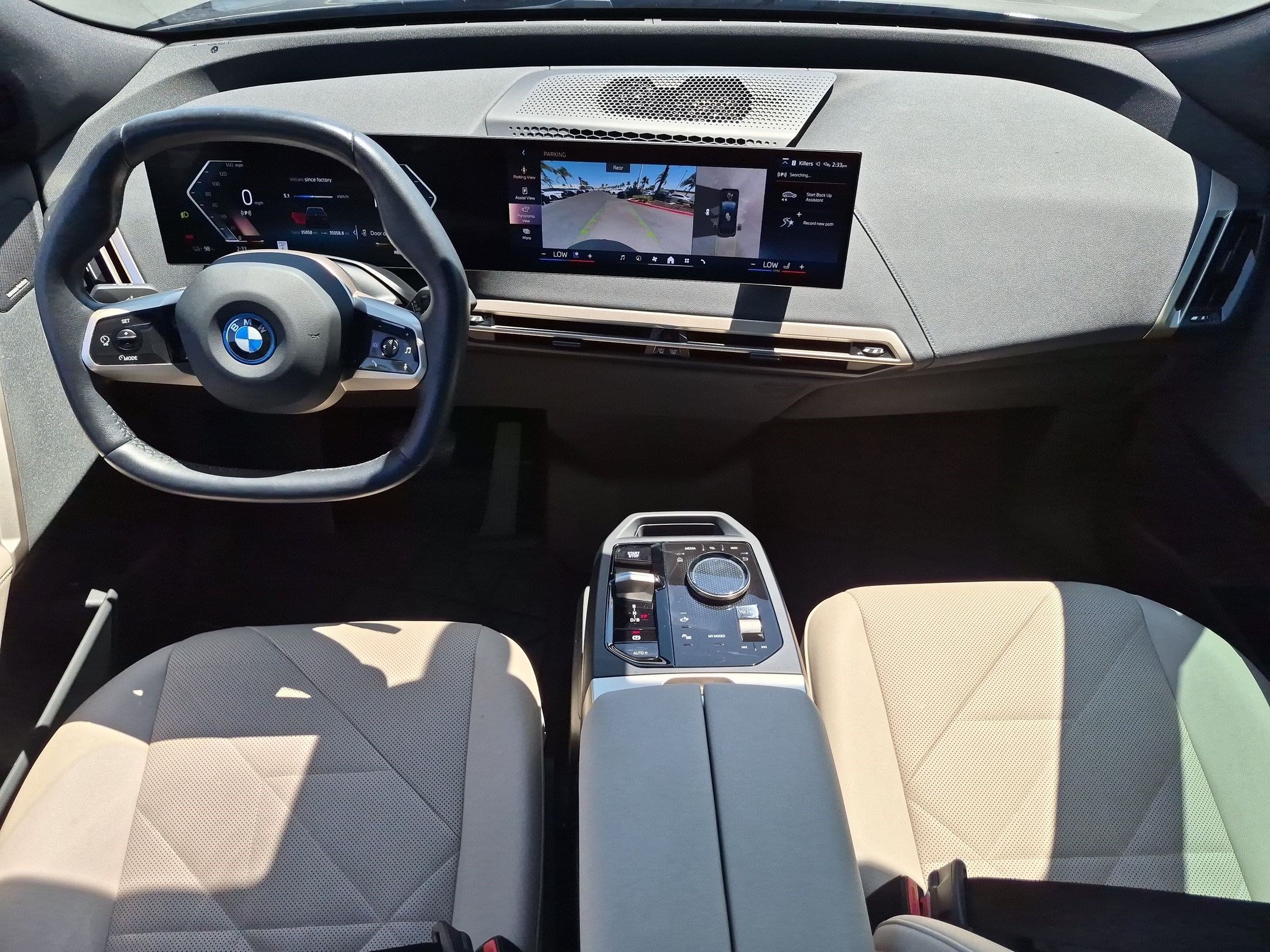 Used 2024 BMW iX xDrive50 w/ Premium Package AWD/4WD image 28
