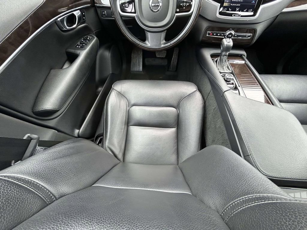 Used 2017 Volvo XC90 T6 Momentum w/ Vision Package image 15