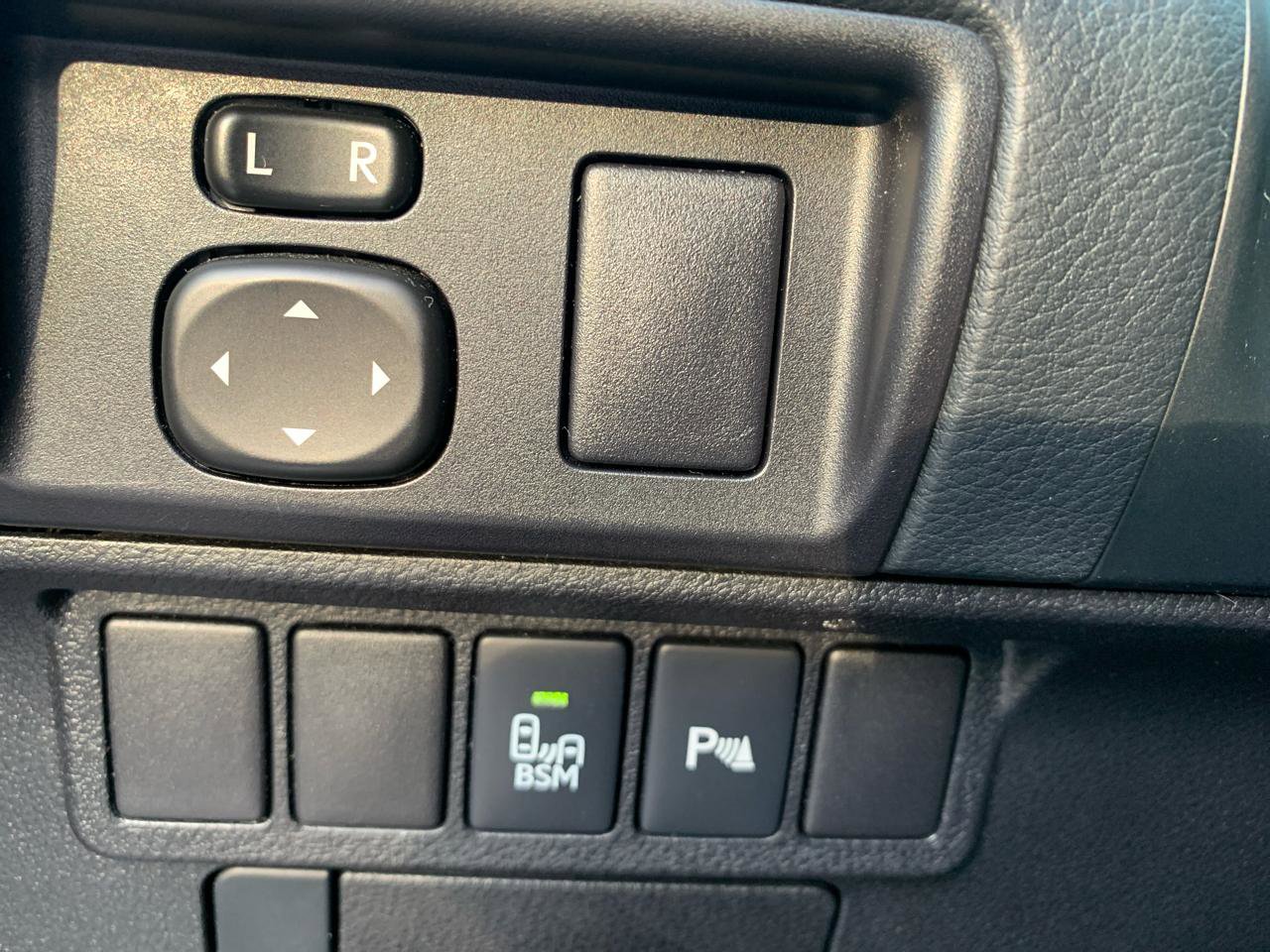 Used 2014 Lexus ES 300h w/ Luxury Package w/Bamboo Trim image 20