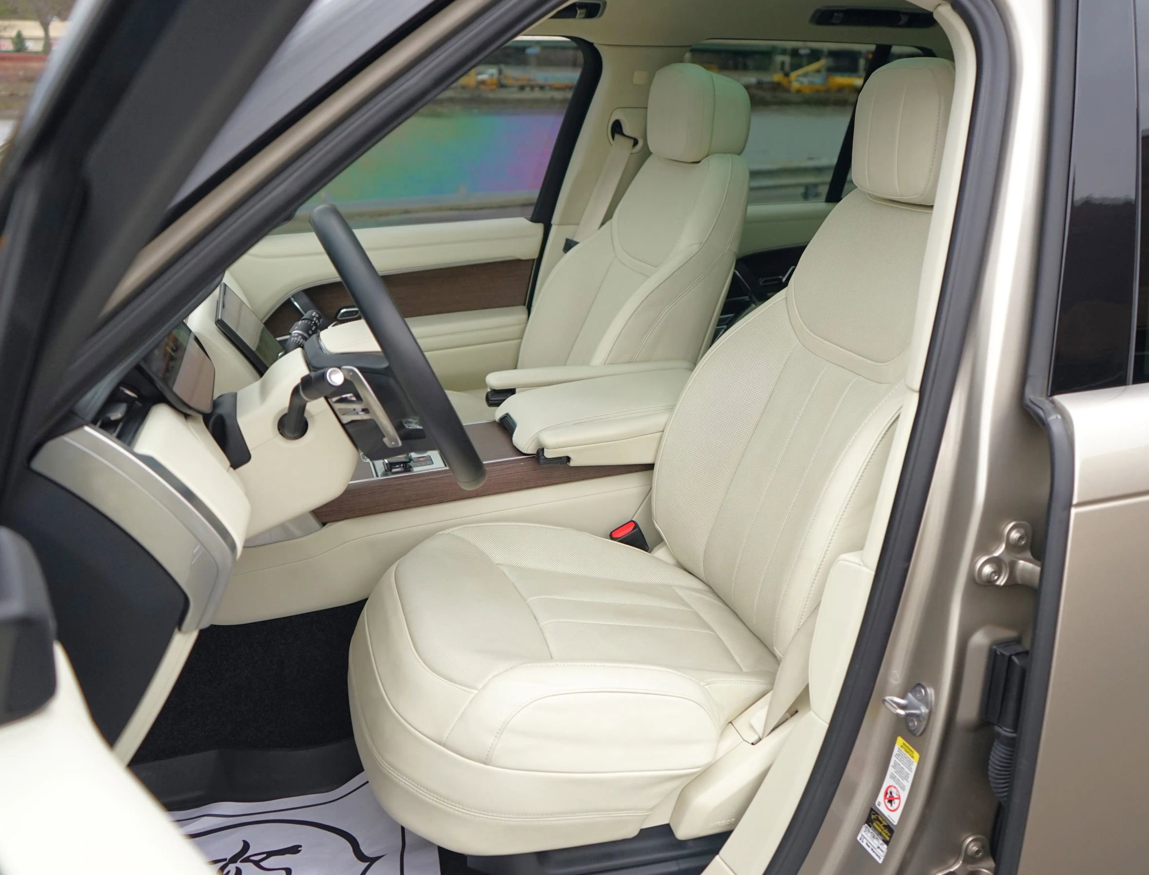Used 2023 Land Rover Range Rover SE image 17