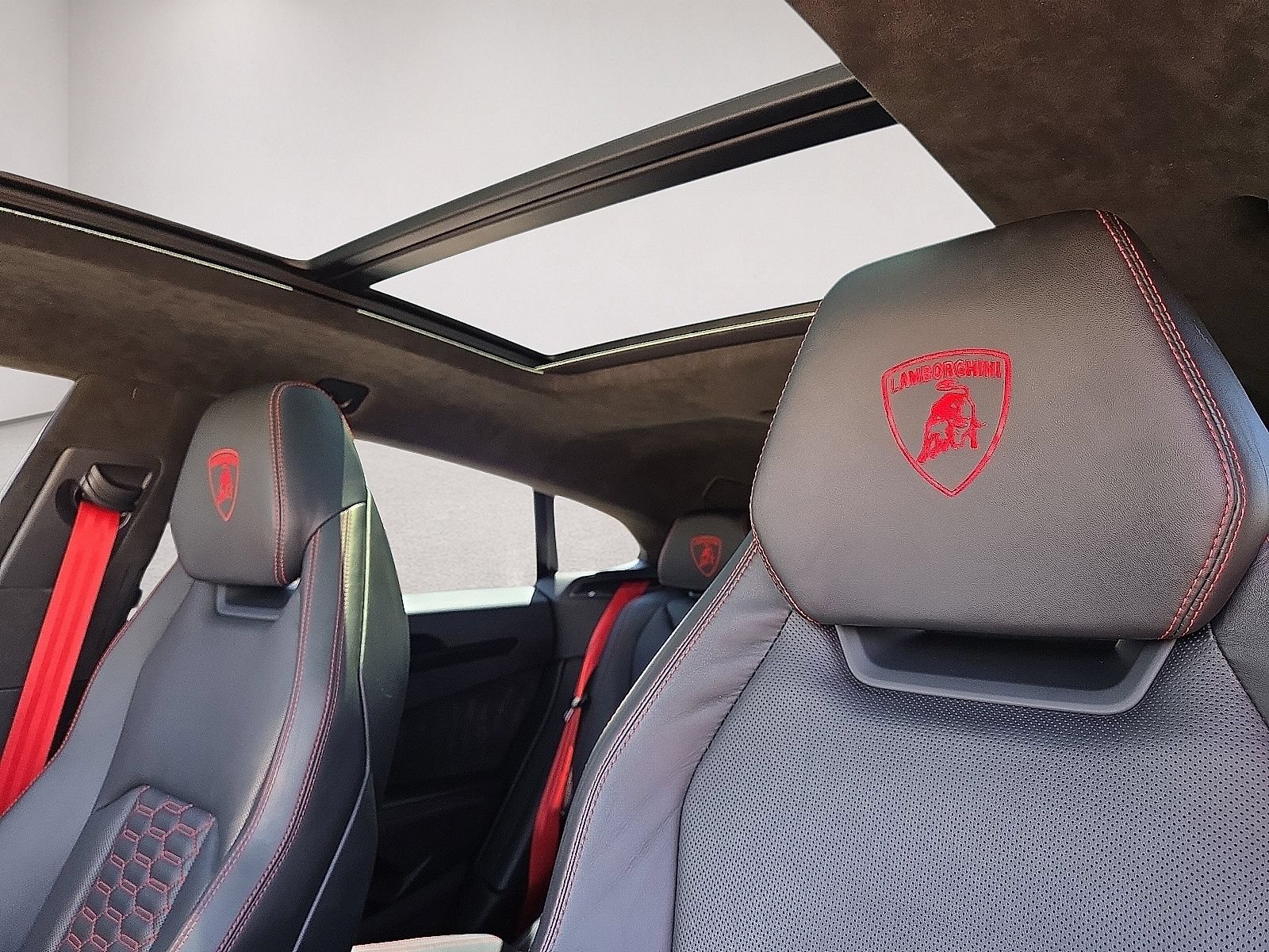 Used 2024 Lamborghini Urus S AWD/4WD image 23