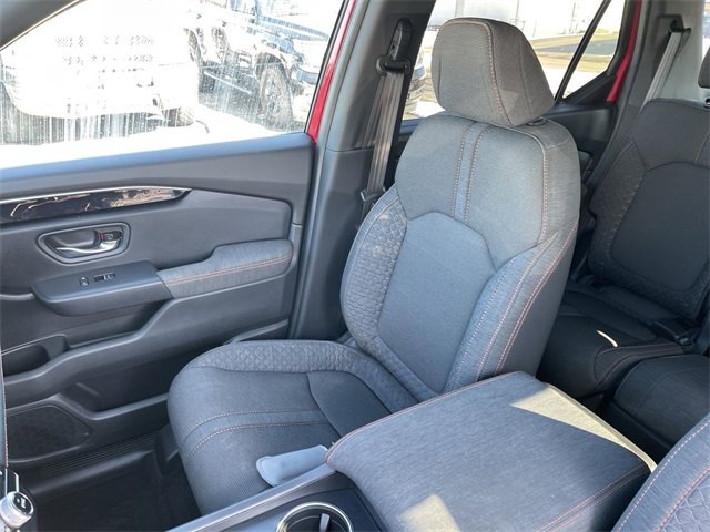 Used 2025 Honda Pilot Sport image 24