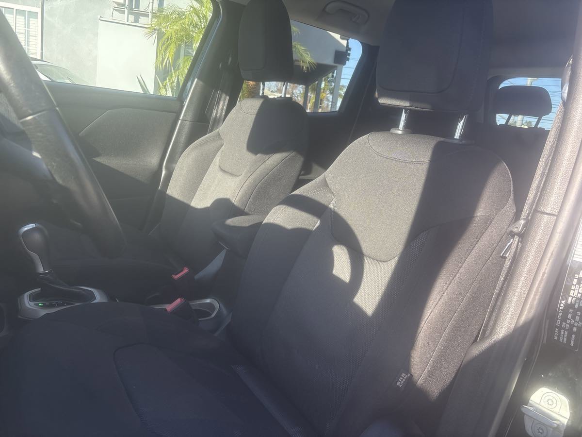 Used 2017 Jeep Renegade Latitude image 10