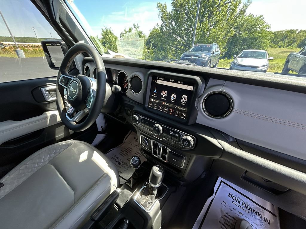 Used 2023 Jeep Wrangler Unlimited Sahara AWD/4WD image 11
