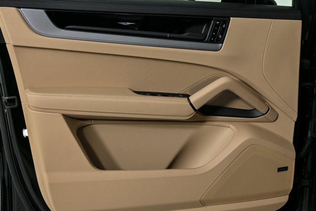 New 2025 Porsche Cayenne S image 6