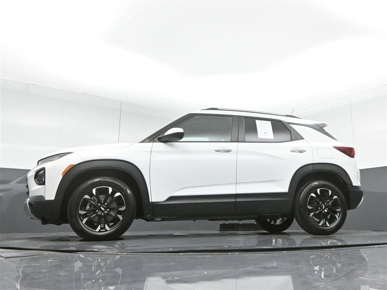 Used 2022 Chevrolet TrailBlazer LT w/ Convenience Package FWD image 36