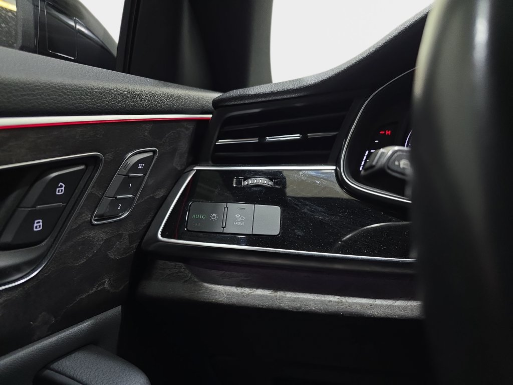 Used 2020 Audi Q8 Premium Plus AWD/4WD image 27