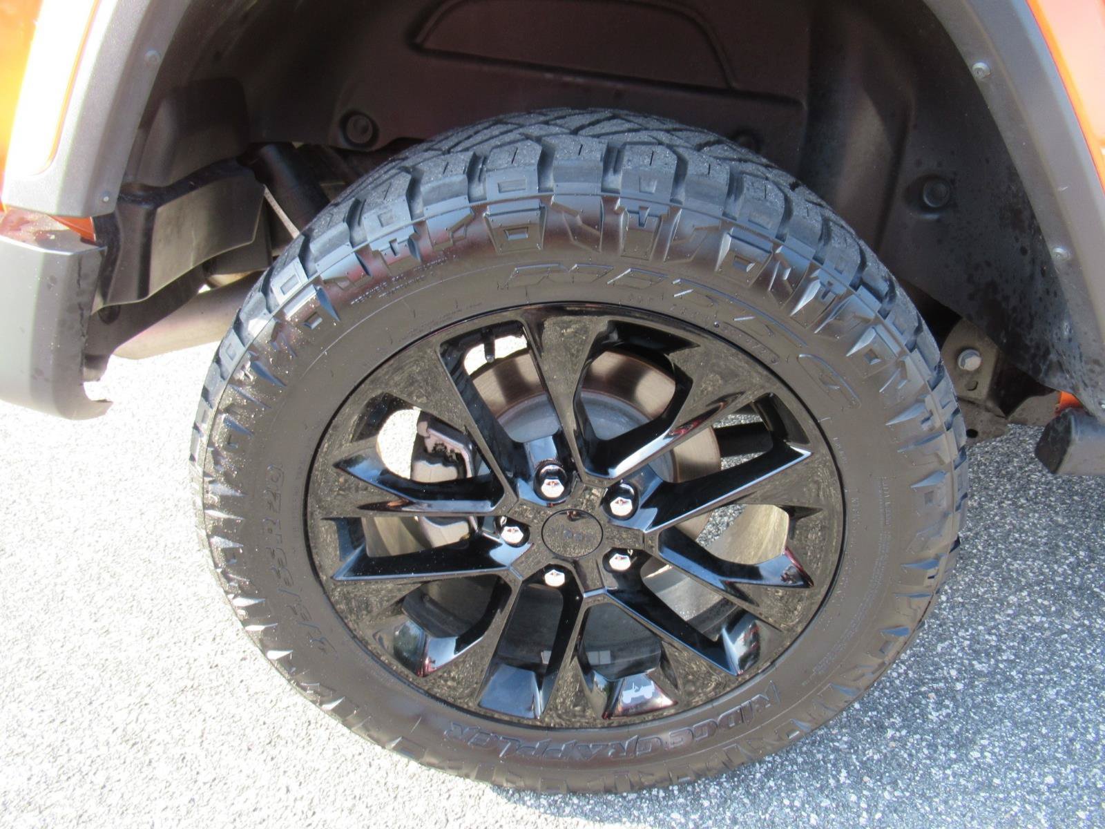 Used 2025 Jeep Wrangler Unlimited Sahara AWD/4WD image 8