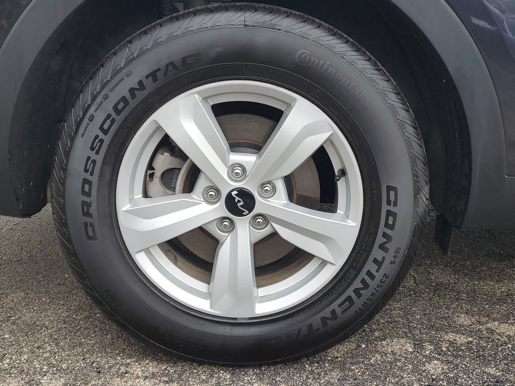 Certified 2025 Kia Sorento LX FWD image 6
