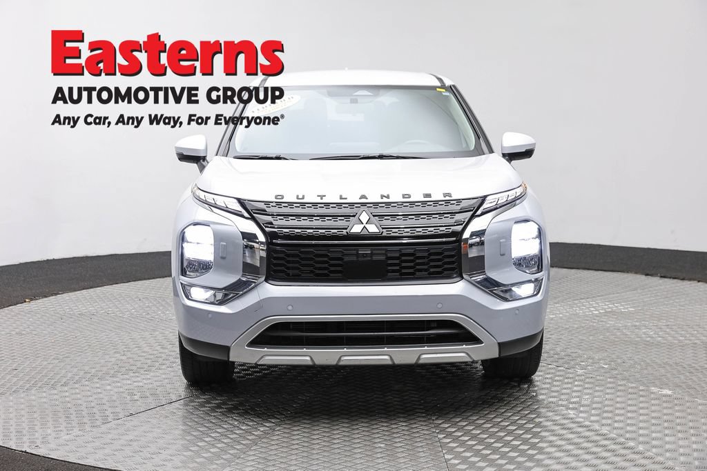 Used 2024 Mitsubishi Outlander SE AWD/4WD image 2