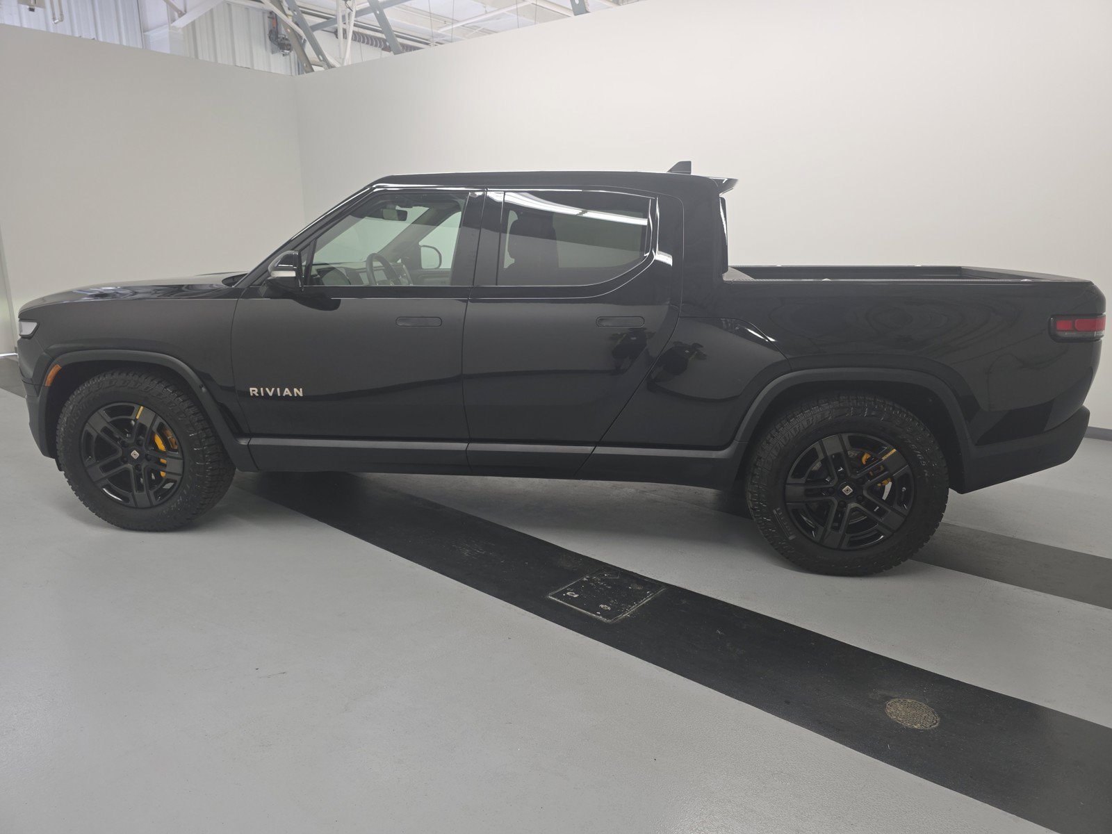 Used 2023 Rivian R1T Adventure AWD/4WD image 2